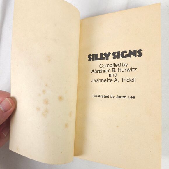 Vintage Joke Book Lot - Barrel of Chuckles - Wee Beasties - Silly Signs - Picture 13 of 16